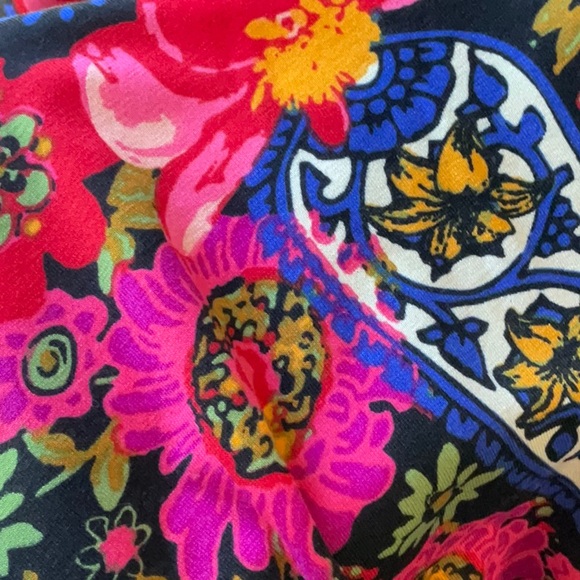 PLUS Vibrant Autumn 🍂 Floral Sleeve Top. NWT - Picture 2 of 5